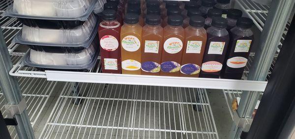 Grab and go Items at the memphis kitchen co-op marketplace. Raw Sugar Lemonades and Jack fruit plates to go