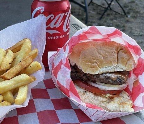 THAT burger is TOP NOTCH, the Glatt Kosher meat used is flavorful, I returned the very next day...WHOA!!! GO!!!