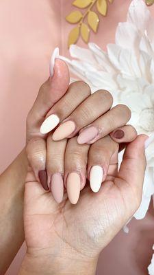 Nude nails