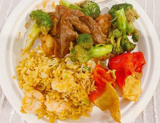 Mixed Plate. Soooo good! (Shrimp Fried Rice, Gaugee, Beef Broccoli)