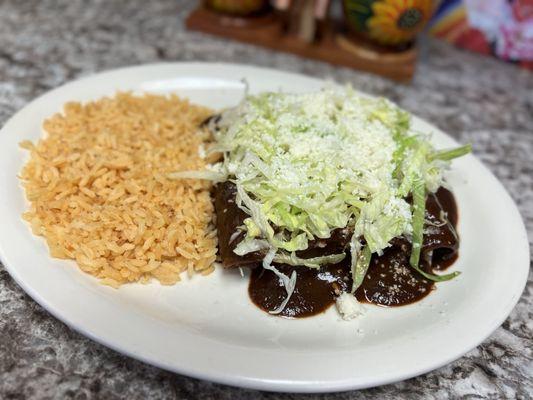 Chicken enmoladas with lettuce, cheese and side of rice