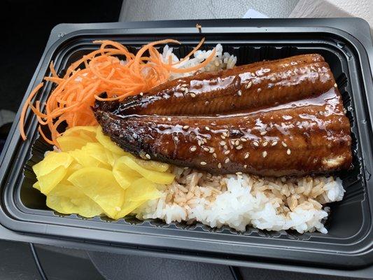 Eel on rice with shredded carrot and pickled radish.