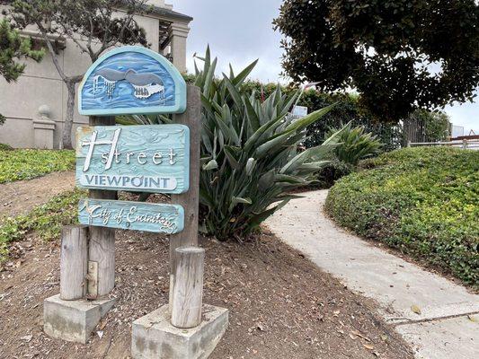 Walking path to the H Street Viewpoint