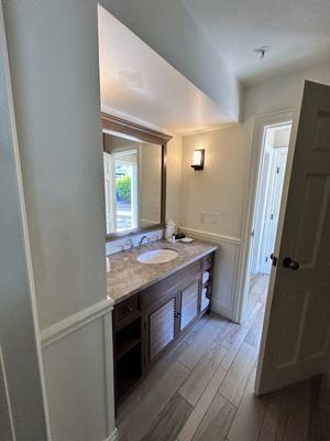 Spacious and clean bathroom