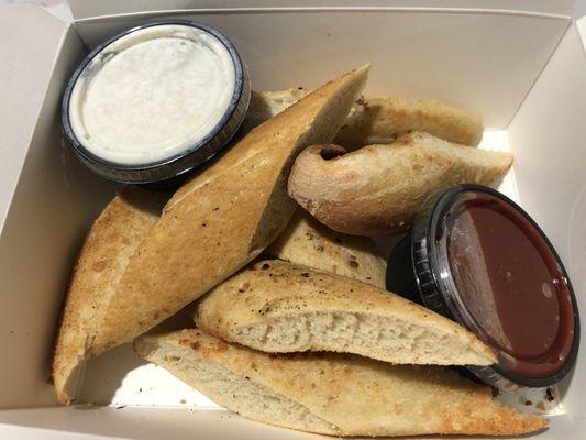 Breadsticks w choice of marinara or alfredo dipping sauce.