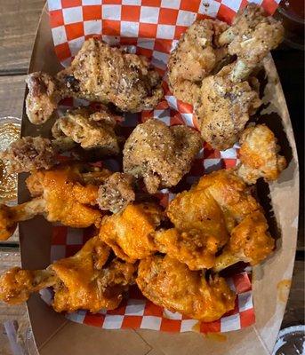 5pc Lemon Pepper and 5pc Buffalo - Best Wings! Worth the wait.