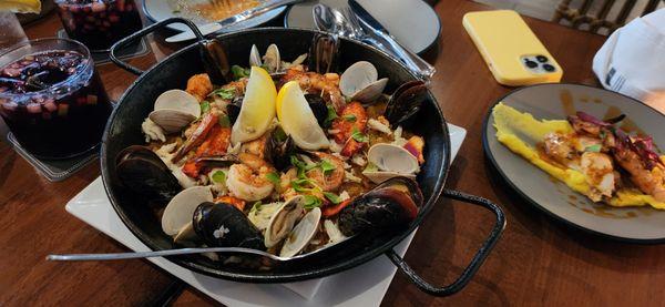 Seafood paella