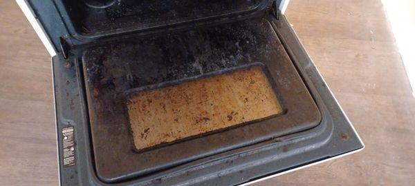 My oven before the cleaning