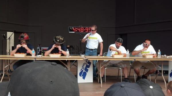 Chicken wing eating contest at Wingstock