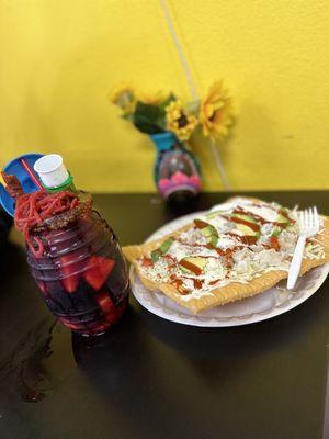 Agua toxica de jamaica y chicharon preparado