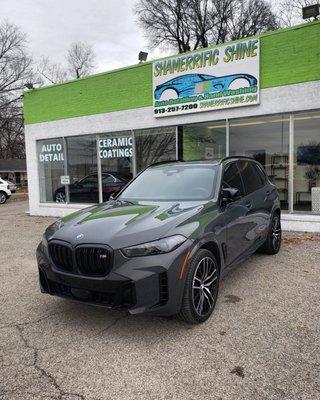 Ceramic coating applied to this vehicle. CARFAX warranty and amazing shine!