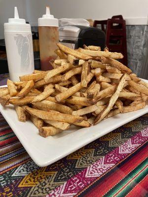 1/4 Pollo a la Braza with Papas Fritas y Ensalada