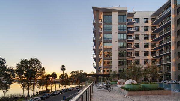 Lake House Orlando Apartments on Lake Ivanhoe Building Profile View