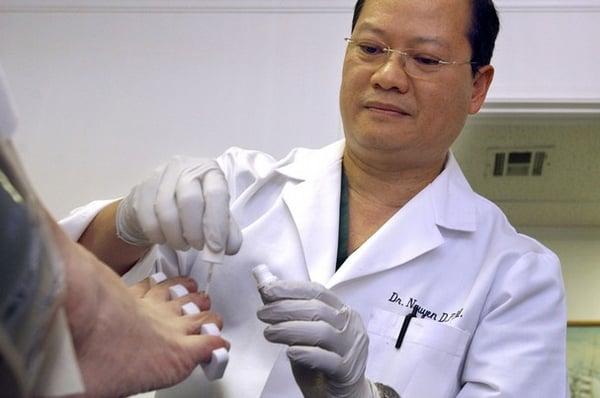 Dr. Tim Nguyen applying Renewed Nail on a patient. (Photo from the Ventura County Star)