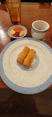 Spring rolls and dipping sauce