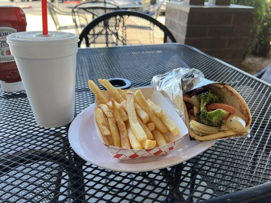 Grilled veggie pita combo (fries)