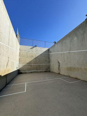 Tennis handball court