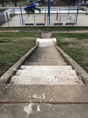 Other view of the stairs and pool