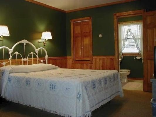 Room #10 with queen size bed and Full tub shower