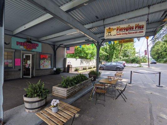 There's a small seating area under the roof/awning, but most people get their food to go.