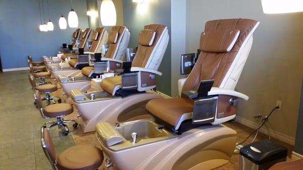 New T4spa chairs with Human Touch® Massage