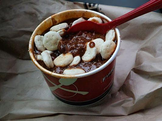 Firehouse chili with crackers