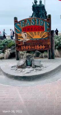 The entrance to the beach and the beautiful Pacific Ocean