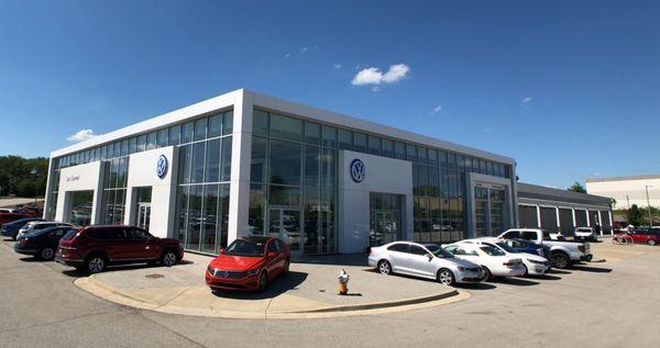 Volkswagen Lee's Summit dealership exterior in Lee's Summit, MO