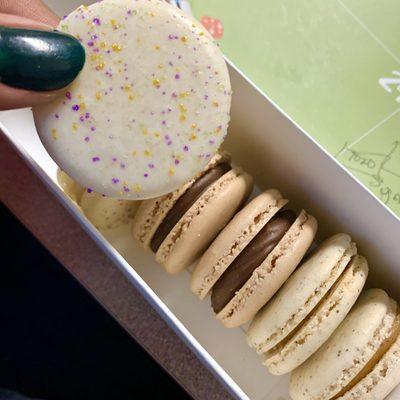 King Cake macaron!