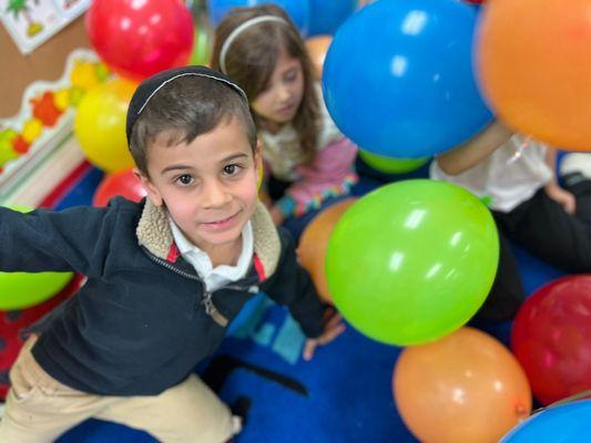 Hebrew learning in contextual lessons- The Story of the Five Balloons