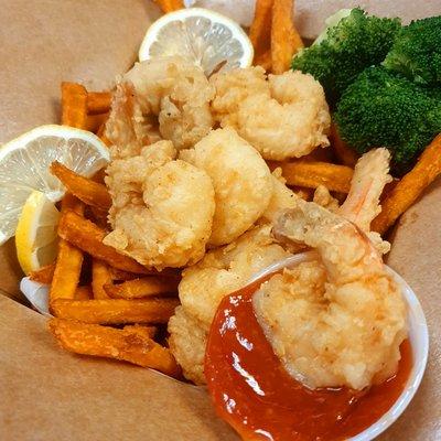 Fried Shrimp Basket with Sweet Potatoes Fries