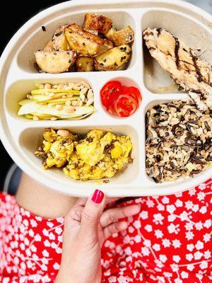 Prettiest plate! Grilled chicken, curried cauliflower, bloom grain, Japanese sweet potatoes and apple salad! With peppers!