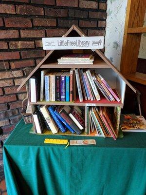 There's a Little Free Library in the lobby! Cool