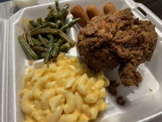 Hot fried chicken with pimento mac and green beans.