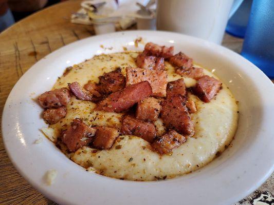 Ham and cajun spicy grits