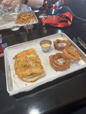 Grilled cheese & onion rings