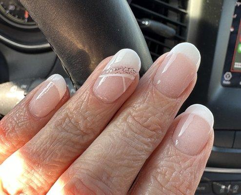 Dip French manicure