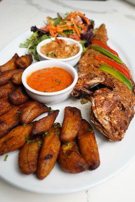 Red snapper with salad and platains