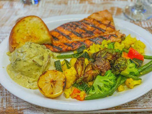 Trout with Mashed Potatoes and Veggies