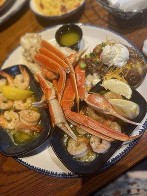 Ultimate Admiral's Feast. I chose two ultimate crab and two Garlic Shrimp Scampi with a Fully Loaded Baked Potato.