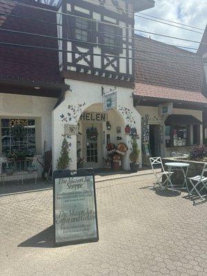 The outside of The Mason Jar Shoppe and the connecting coffee and gelato shop!