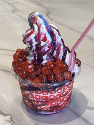 "Bubbles" Vanilla ice cream + blueberry sauce + red berry + sauce bubbles