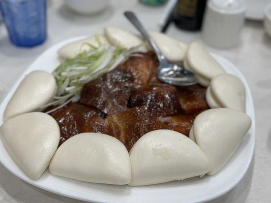 Peking Duck Crispy Skin with soft bread