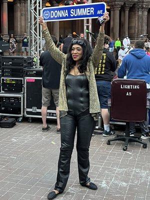 The Queen of Disco gets her childhood street renamed in her honor Donna Summer Ave @ The Free Donna Summer Disco Party in Boston 2022