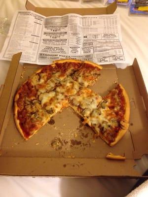 Overpriced $22 with delivery 12 inch pizza.  $4 more than menu in hotel lobby. Ripoff joint.