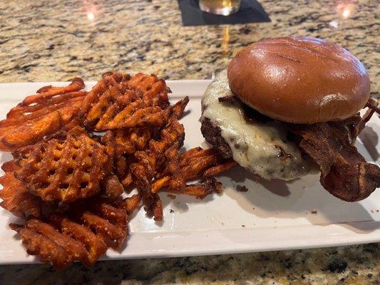 Cheeseburger with sweet potato fries