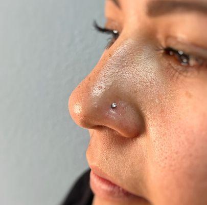 Nostril piercing with threadless titanium jewelry by Nerdy @nerdyg1rll