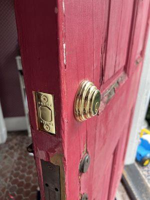 Adding a new Solid Brass Deadbolts - Low Profile Single Cylinder Deadbolt done by Mr T's Lock and Key.
www.mrtslockandkey.com