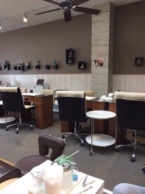 Nice, clean, cute nail salon