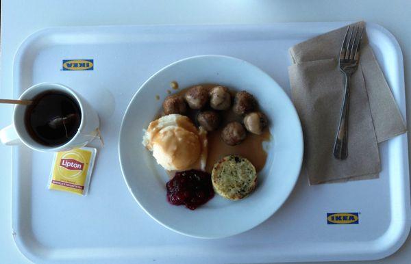 Here was a decent platter:  Swedish meatballs, potatoes, a vegetable medallion, cranberries, and hot tea.